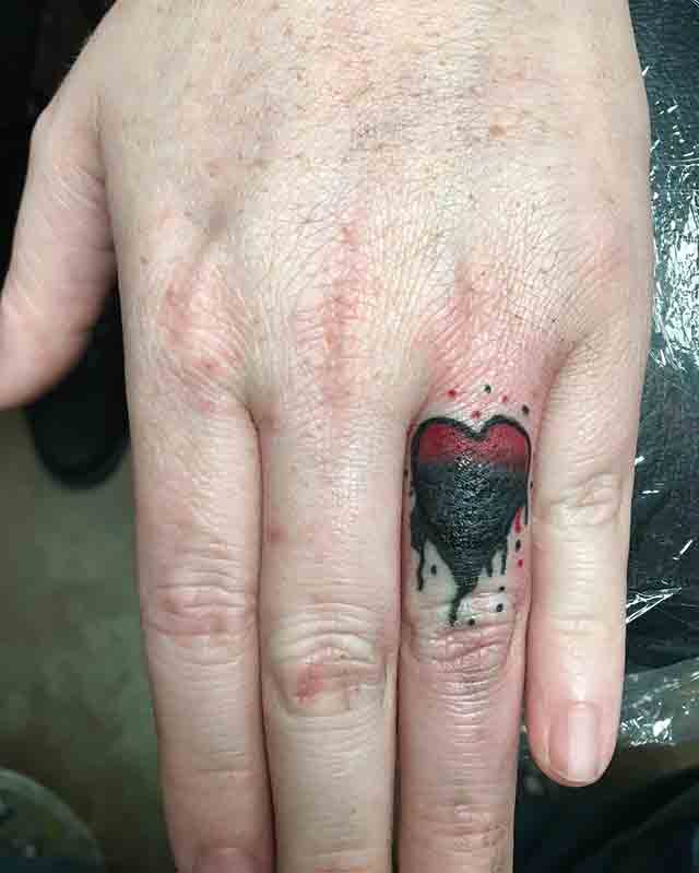 Finger Tattoos for Women 25 Classy  Unique Womens Finger Tattoos for 2021