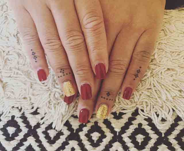 Finger-Dot-Tattoos-For-Women-(2)