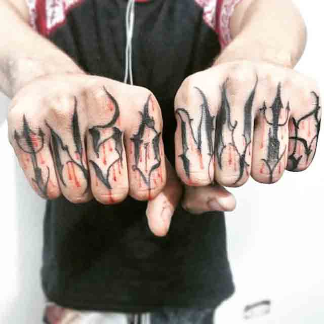 Gangster-Finger-Tattoos-For-Men-(1)