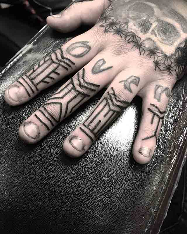 Geometric-Finger-Tattoos-For-Men-(2)