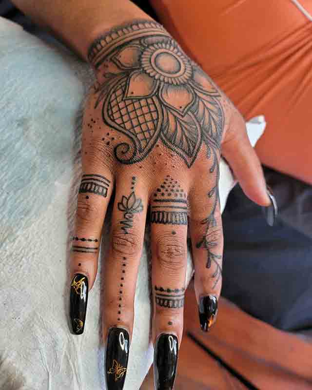 Henna-Hand-Tattoo-(2)