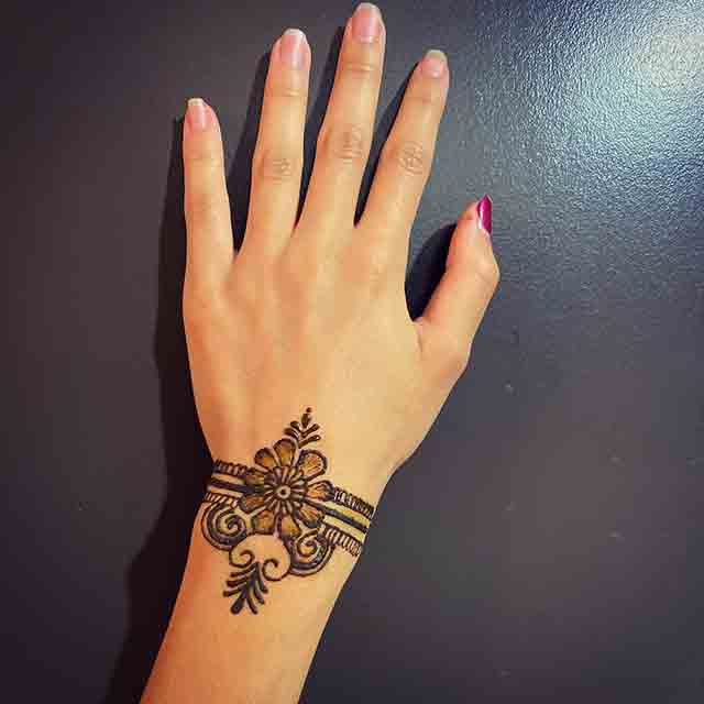 Henna-Tattoo-Wrist-(3)
