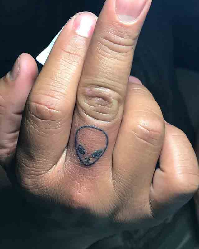 Middle-Finger-Tattoos-For-Men-(1)