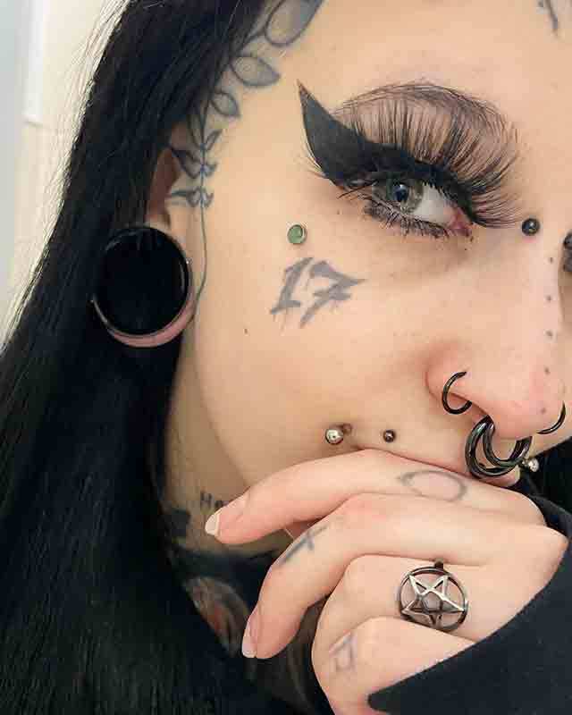 Татуировки  Face tattoos Tattoos Neck tattoos women