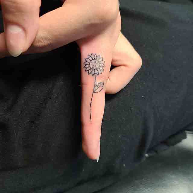 Finger Tattoos A Comprehensive Guide  Joby Dorr