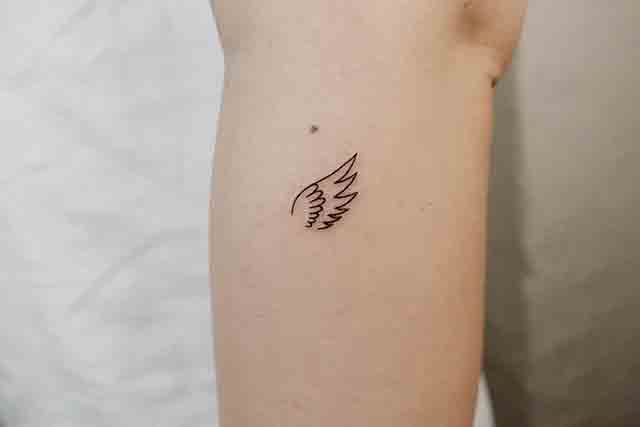 Simple-Angel-Wings-Tattoo-(1)