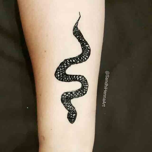 Simple-Snake-Henna-Tattoo-(1)