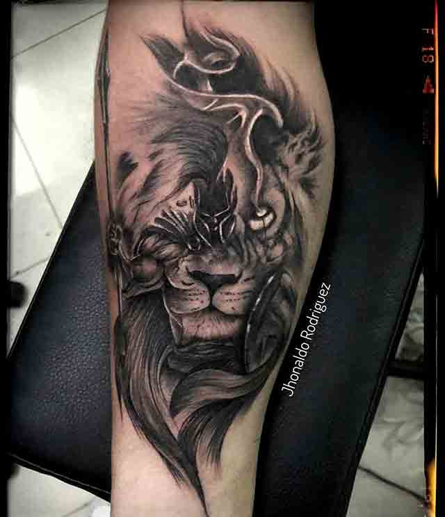 Lion Spartan  Tatuagem masculina braço Tatuagem de gladiador Tatuagem  espartana