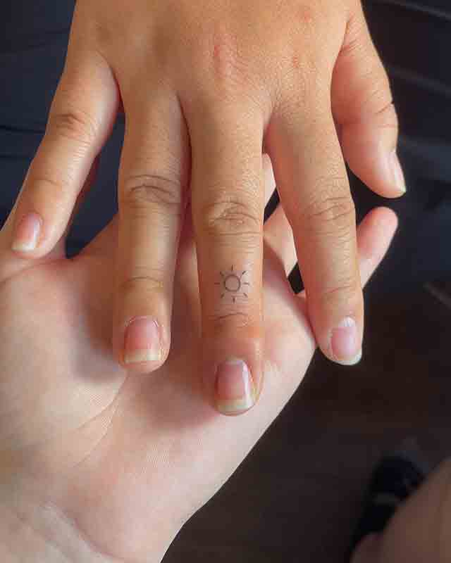 Sun-Finger-Tattoos-For-Women-(3)