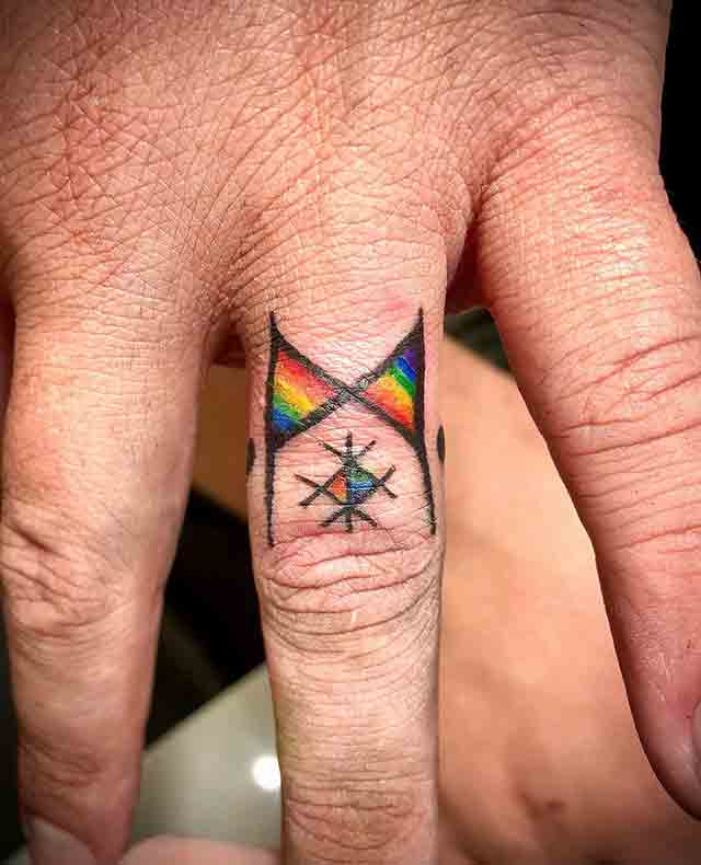 Symbol-Finger-Tattoos-For-Men-(3)