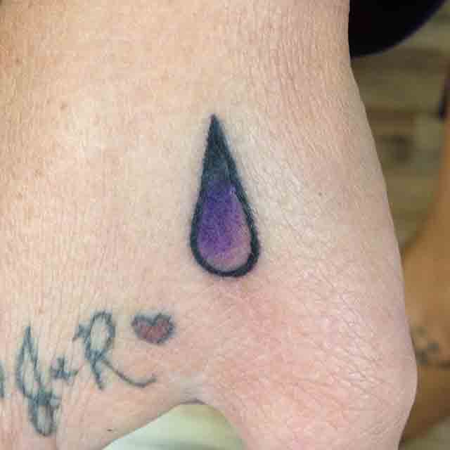 Teardrop-Finger-Tattoo-(4)