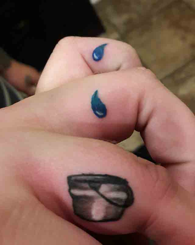 Teardrop-Finger-Tattoo-(5)