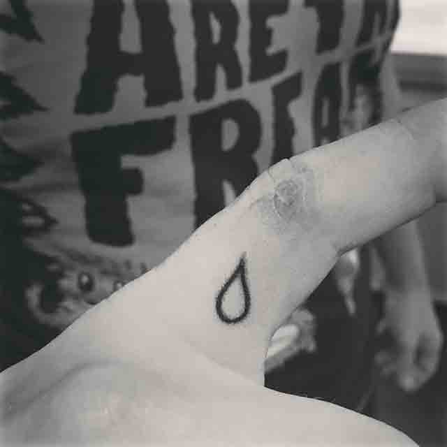 Teardrop-Finger-Tattoo-(6)