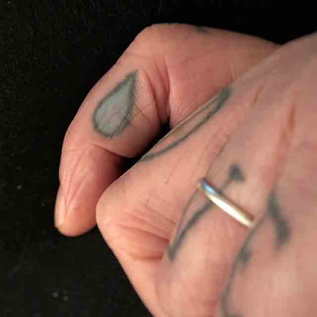 Teardrop-Finger-Tattoo-(9)
