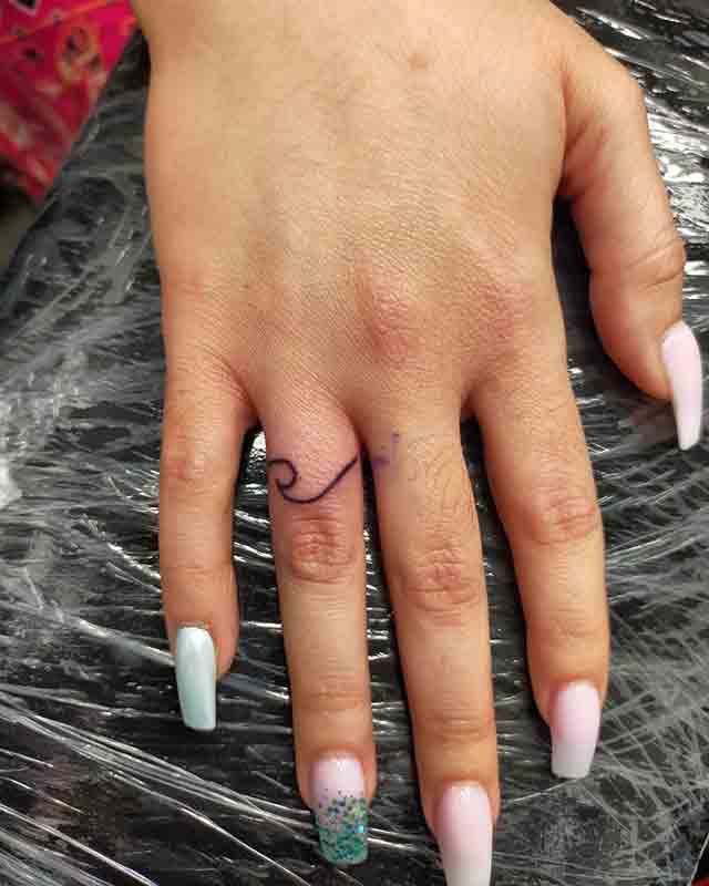 Wave-Finger-Tattoos-For-Women-(3)