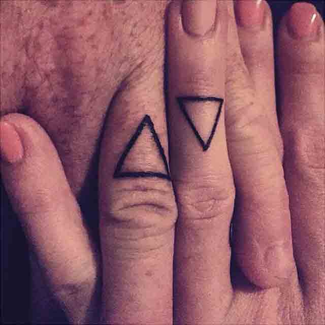 Wedding-Finger-Tattoos-For-Men-(2)
