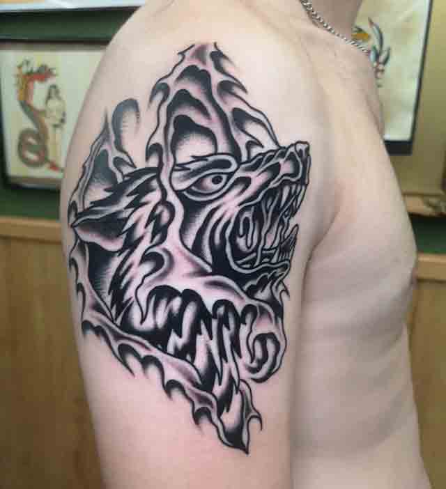 Wolf-Tattoo-On-Arm-For-Men-(2)