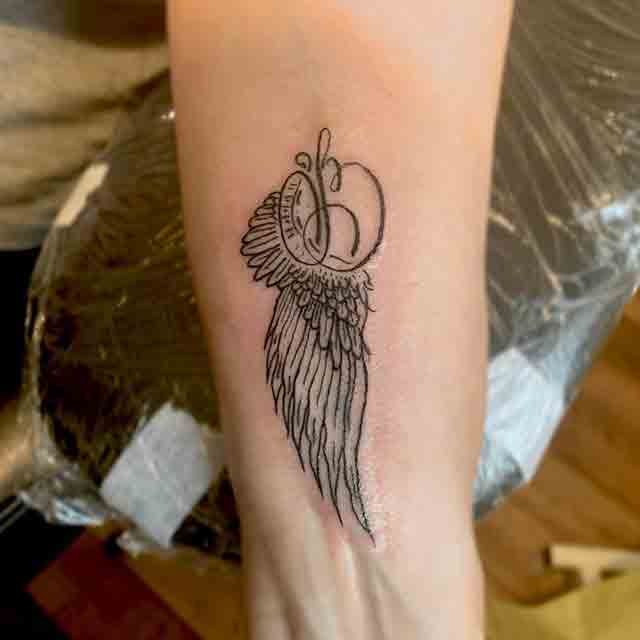 Wrist-Feather-Tattoo-(2)