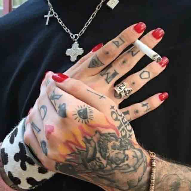 Lil-Peep-Finger-Tattoos-(3)
