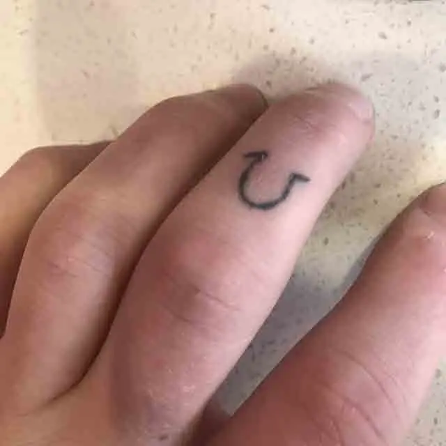 Lil-Peep-Horseshoe-Tattoo-(2)