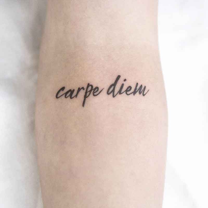 Tattoo that says carpe diem handwritten on the inner