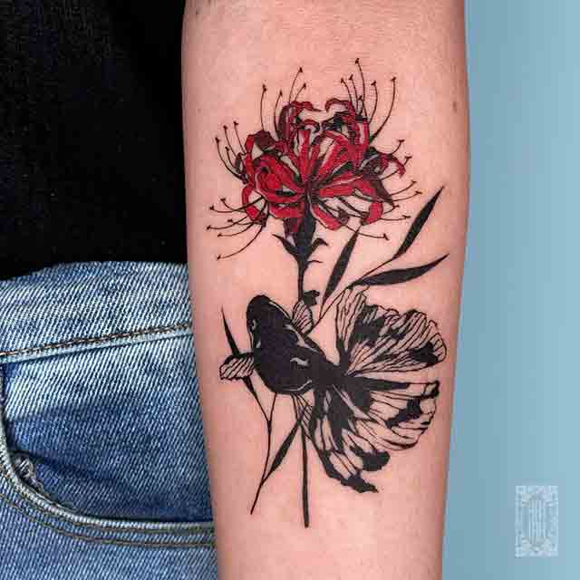 5 Small spider lily tattoos to make you unforgettable