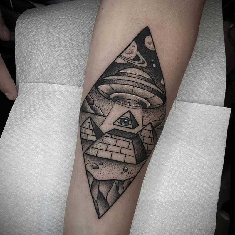 alien-pyramid-tattoo-1