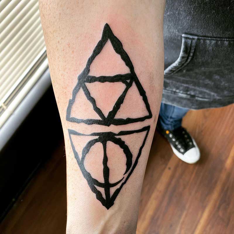 deathly-hallows-triforce-tattoo-2