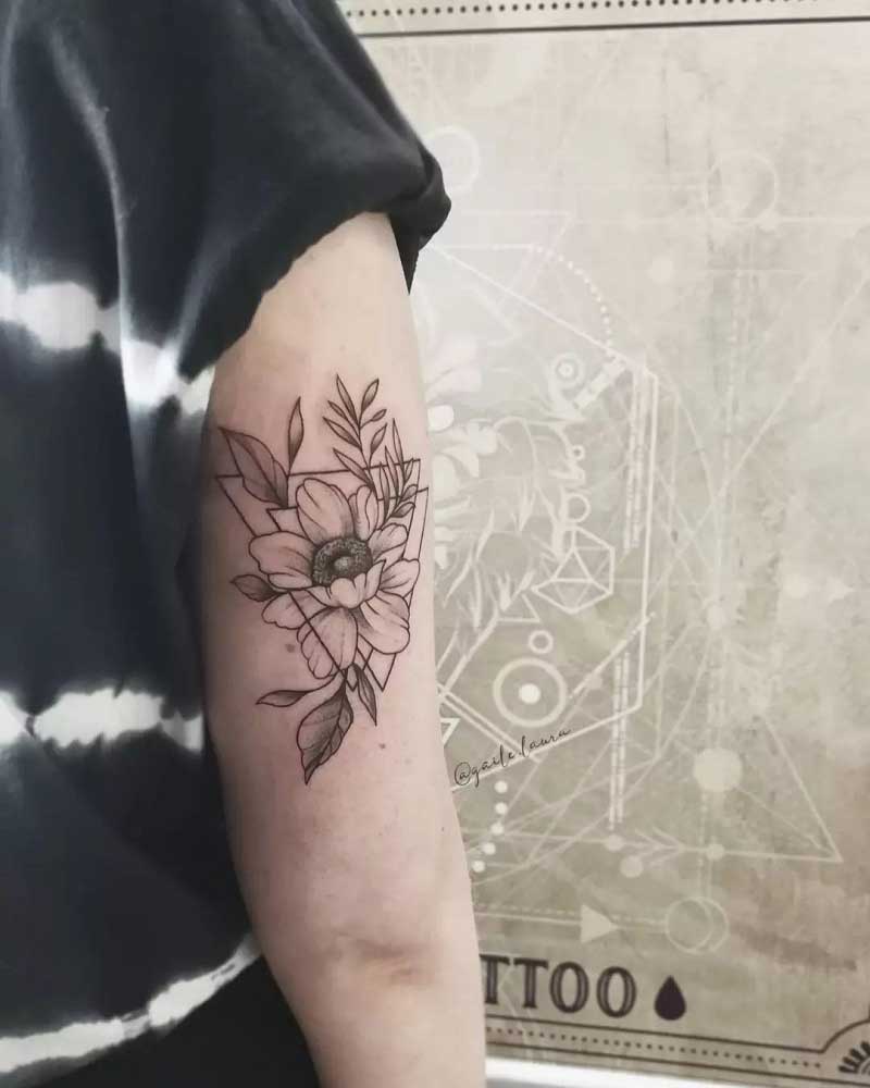 flower-triangle-tattoo-1