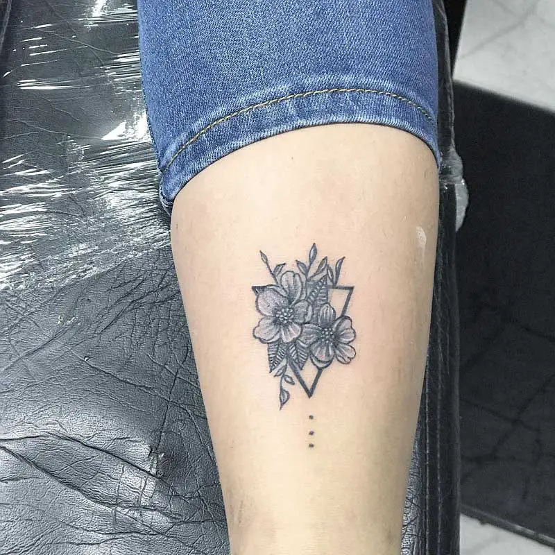 flower-triangle-tattoo-3