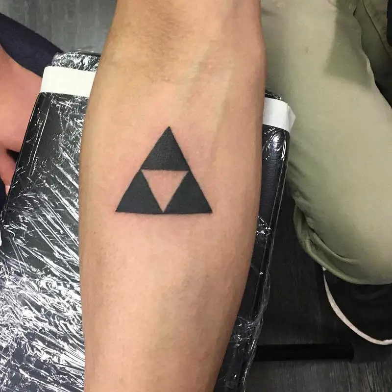 glowing-triforce-tattoo-3