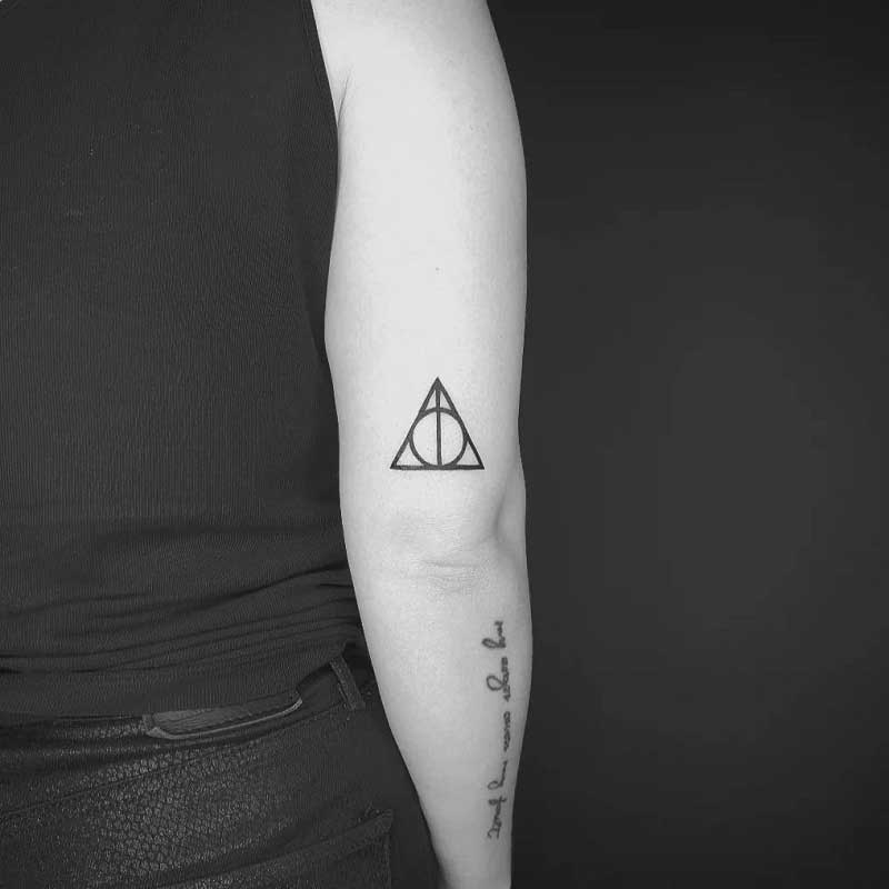 harry-potter-triangle-tattoo-3
