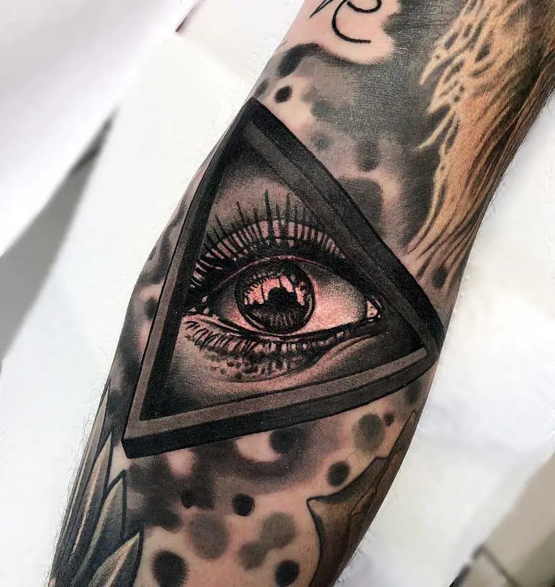illuminati-triangle-eye-tattoo-2