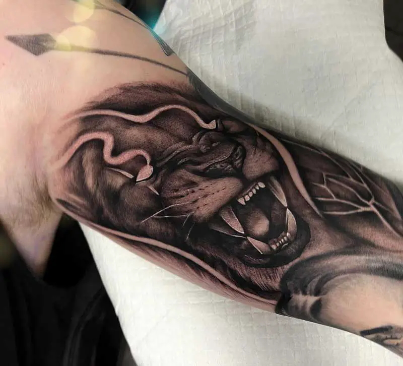 lavin-lion-tattoo-1