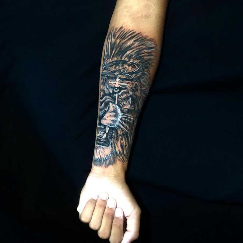 lavin-lion-tattoo-2