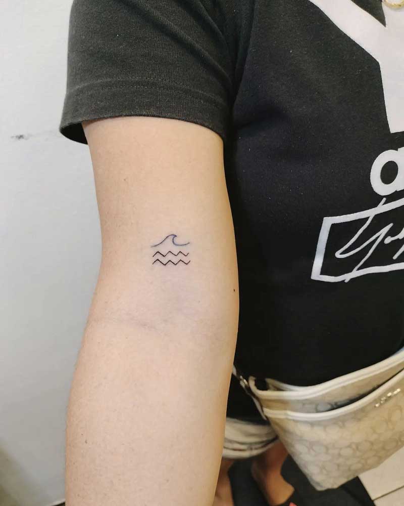 minimalist-aquarius-tattoo-4