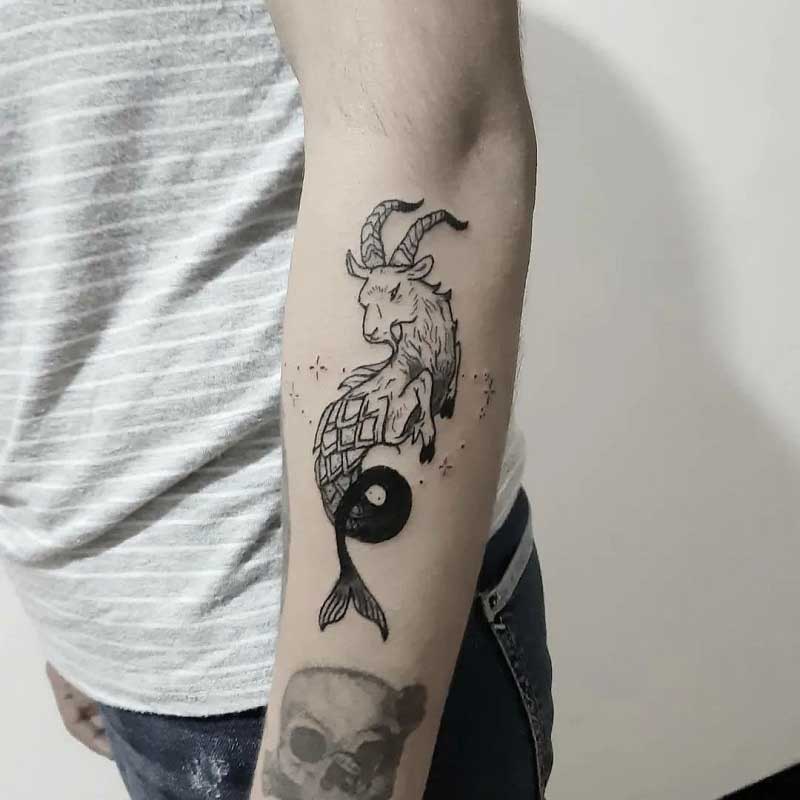 minimalist-capricorn-tattoo-3