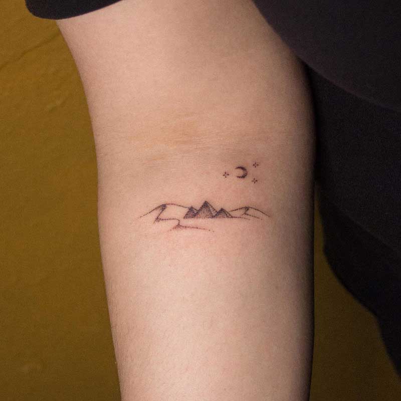 minimalist-pyramid-tattoo-1