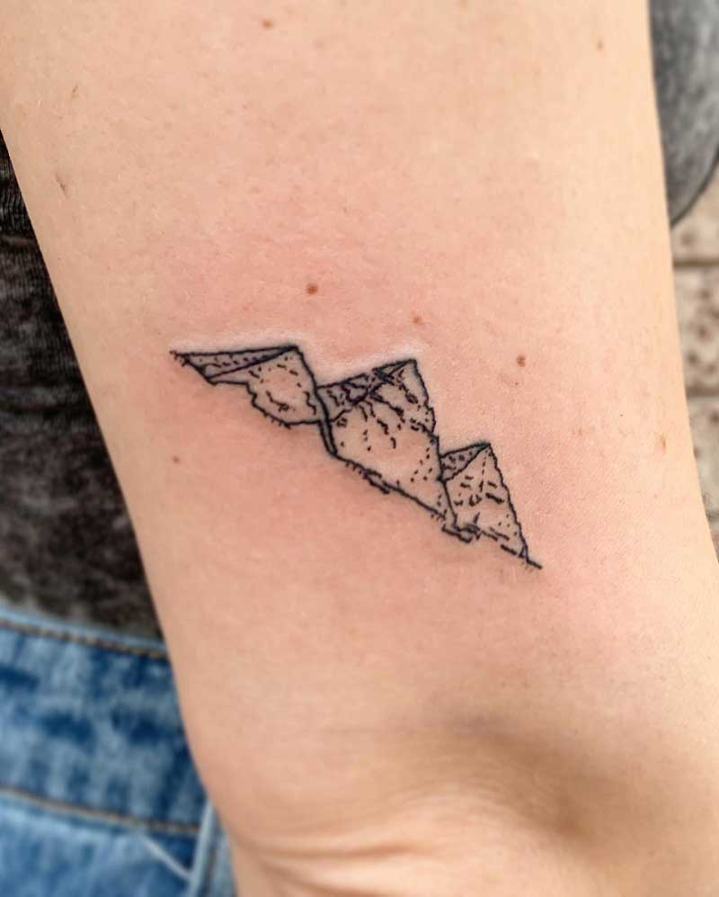minimalist-pyramid-tattoo-2