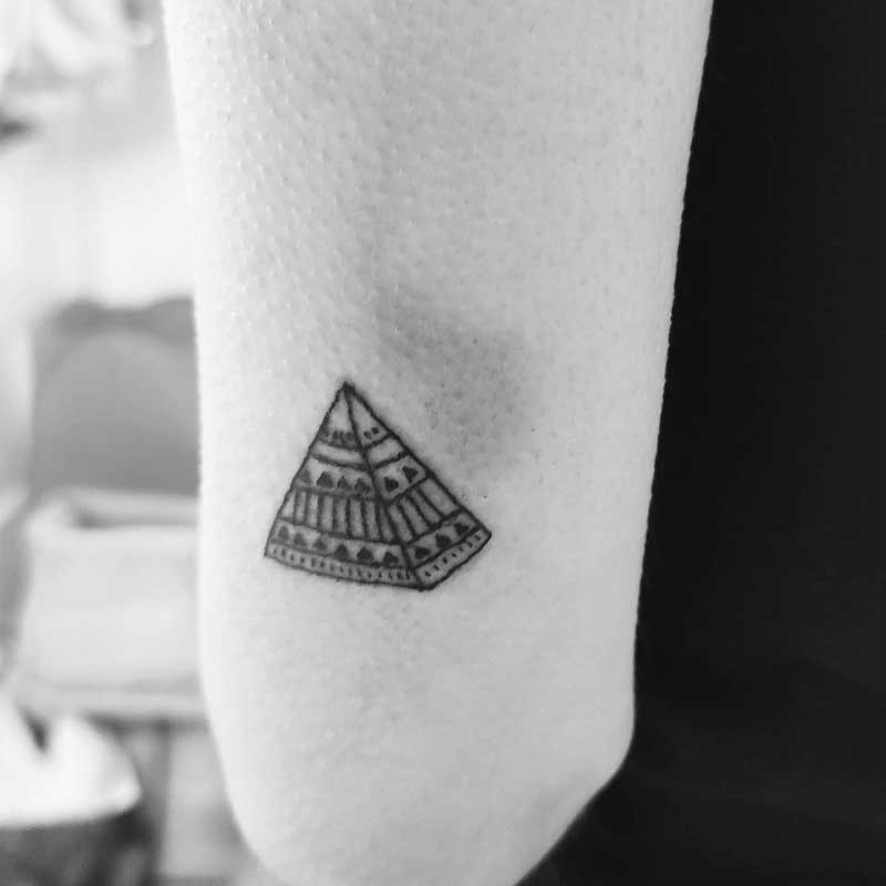 minimalist-pyramid-tattoo-3