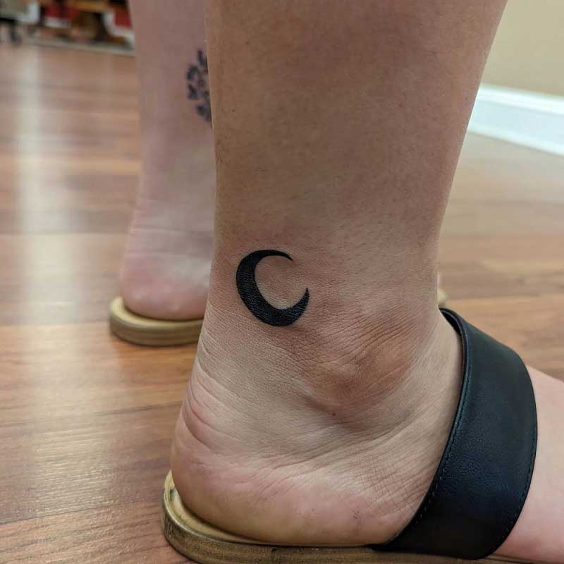 moon-ankle-tattoo-1