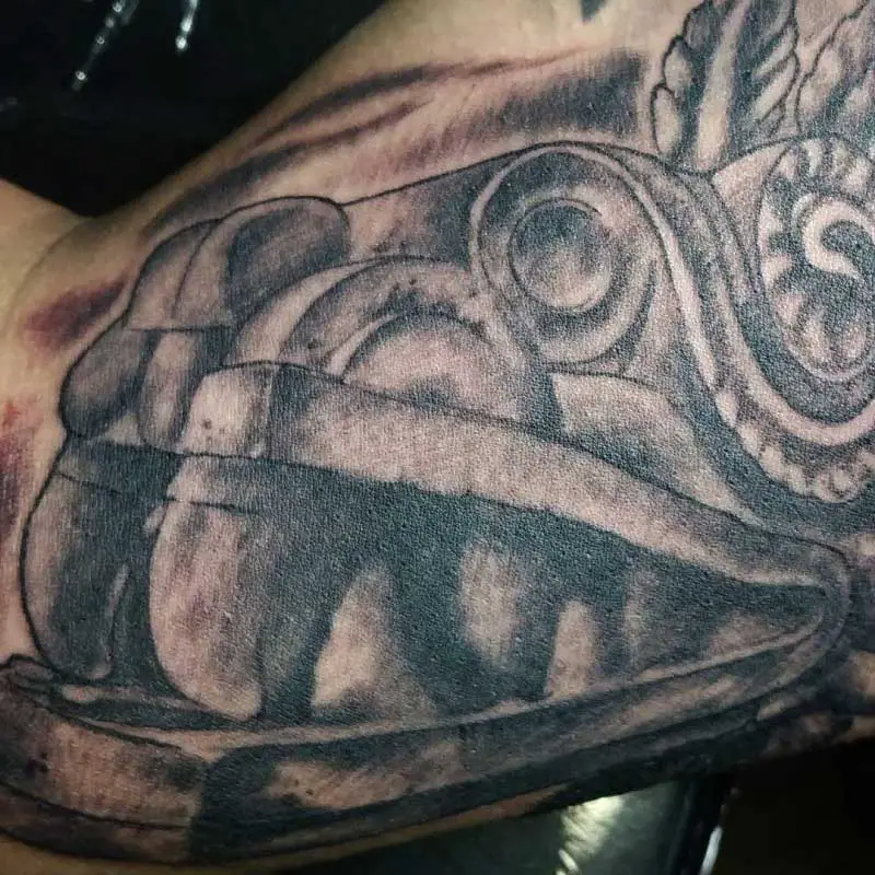 quetzalcoatl-statue-tattoo-1