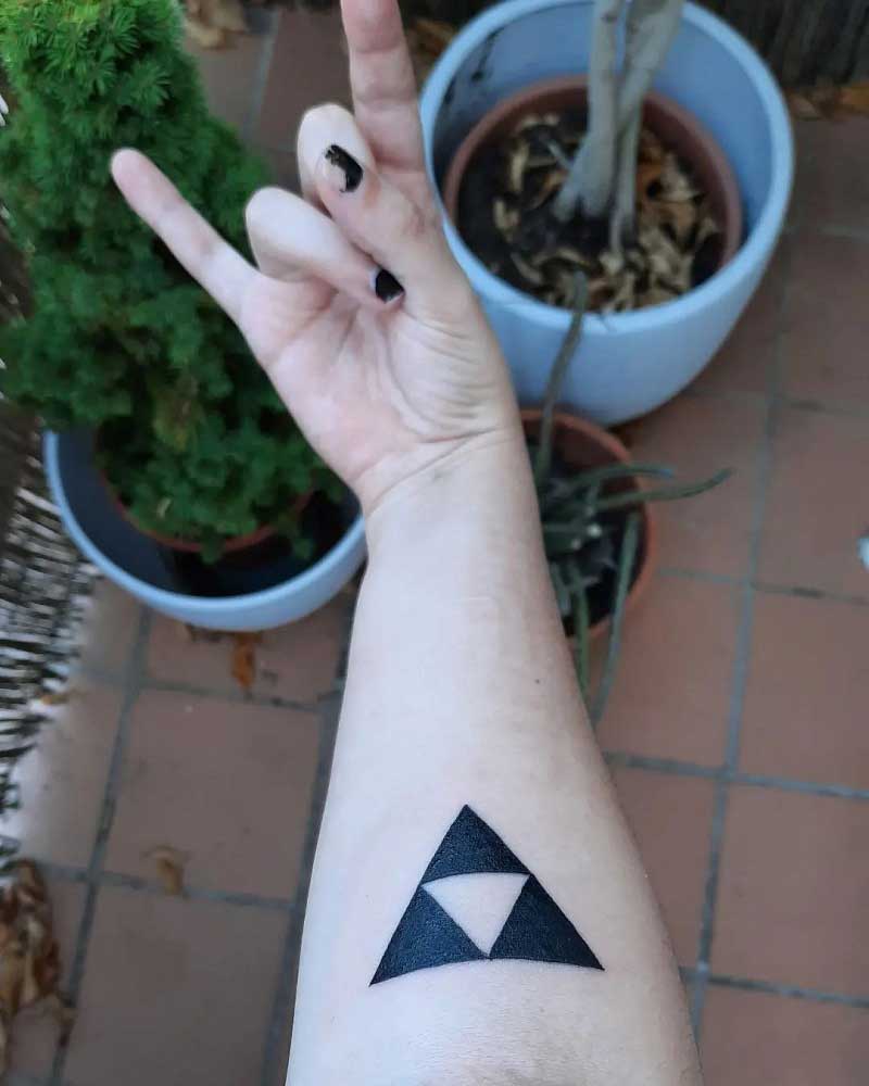 simple-triforce-tattoo-1