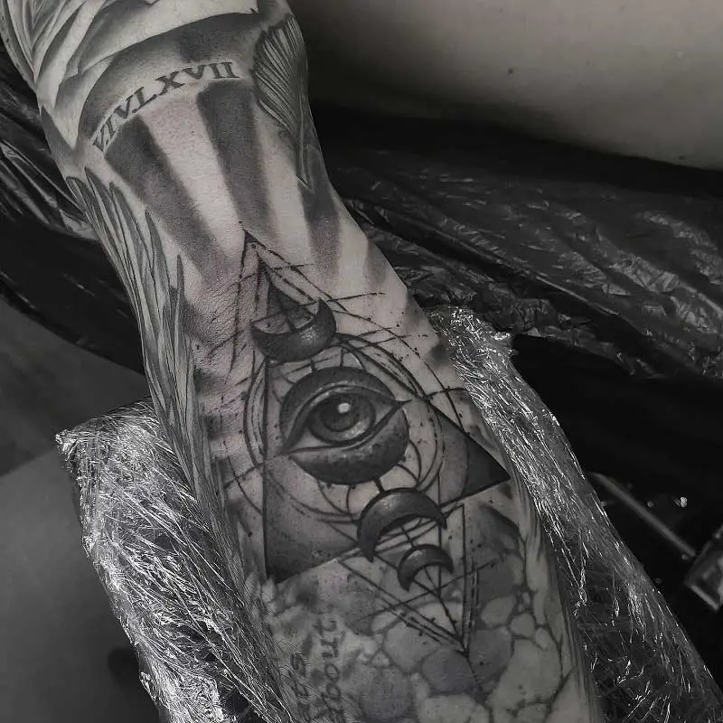 third-eye-pyramid-tattoo-3