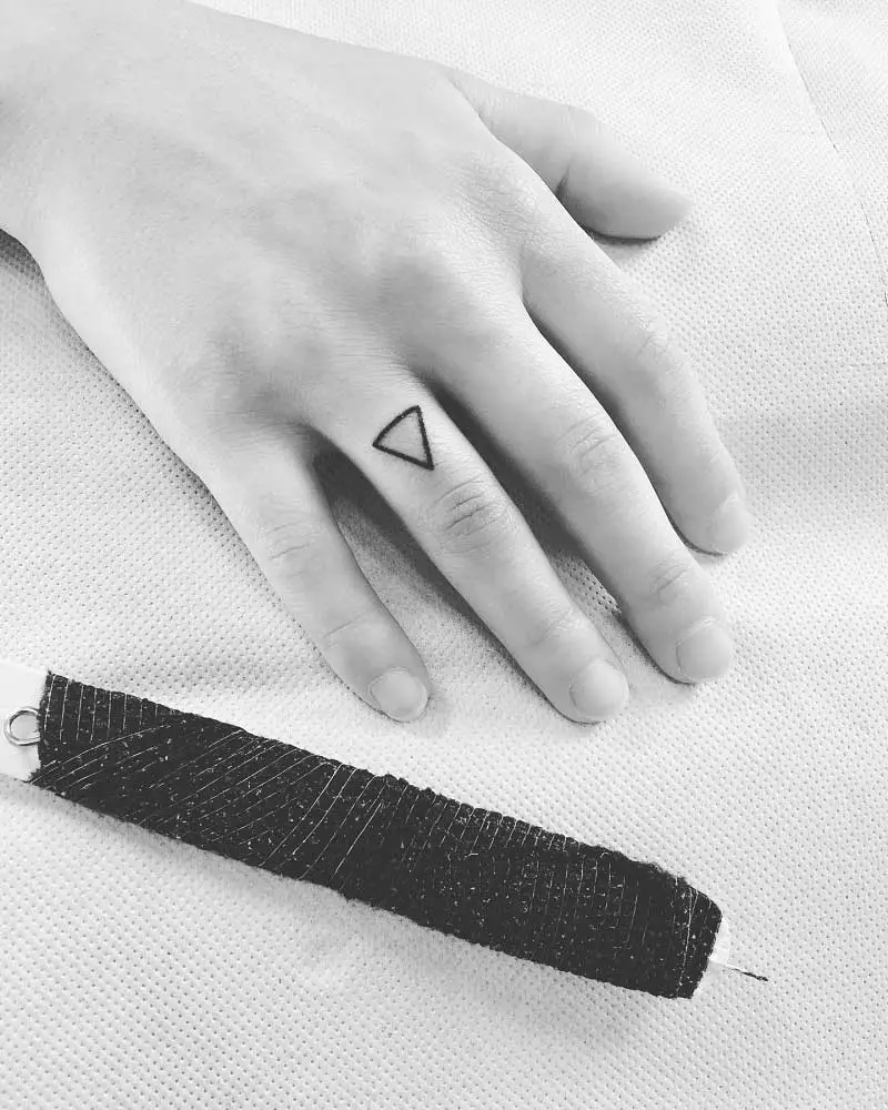triangle-finger-tattoo-2