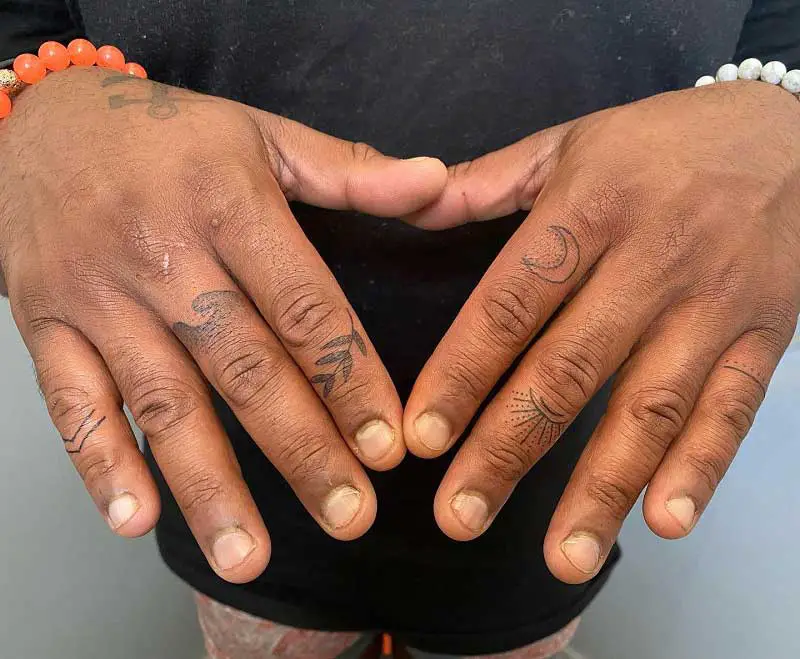 wave-finger-tattoo-1