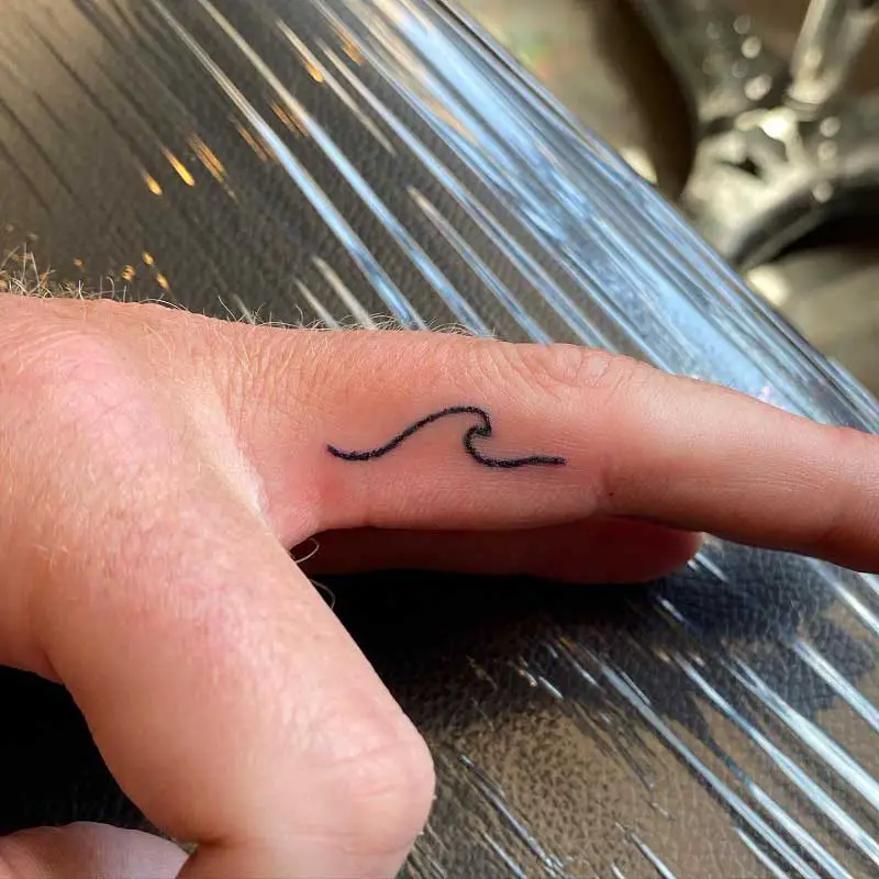 wave-finger-tattoo-3