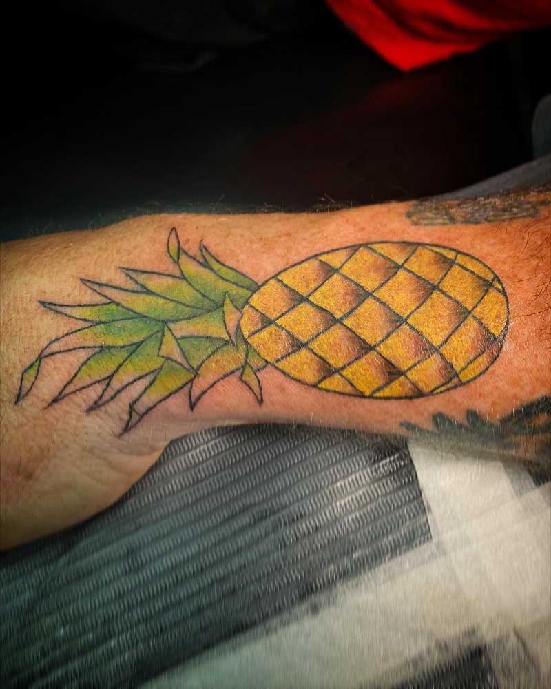 american-traditional-pineapple-tattoo-3