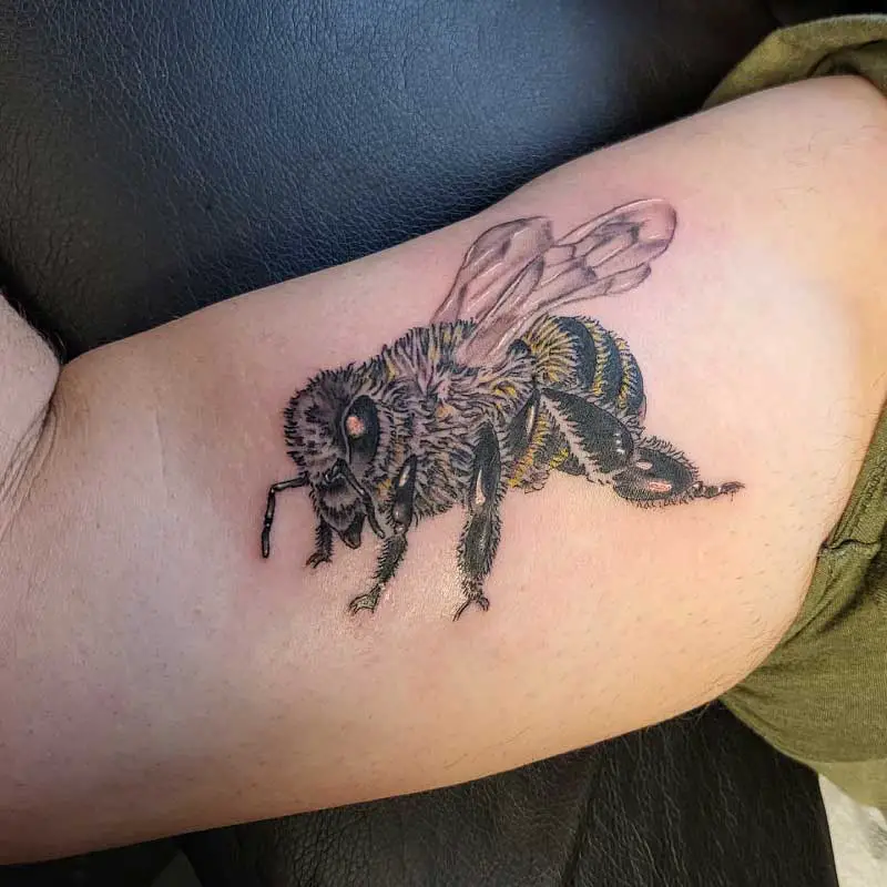 ariana-grande-honey-bee-tattoo-3