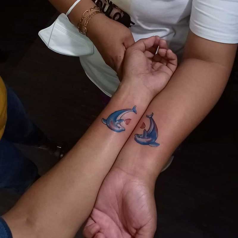 best-friend-dolphin-tattoos-1